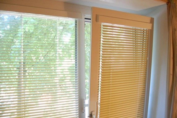 Не мешает открытию створки окна